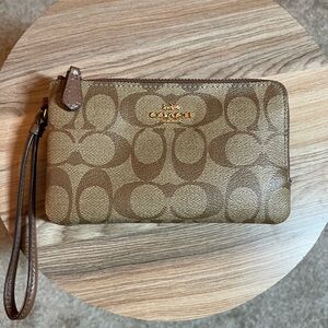 Coach Wallet in Signature Canvas